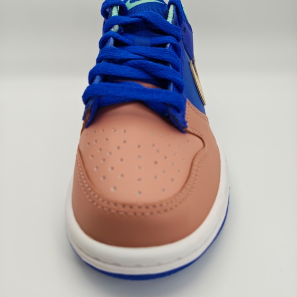 NIKE DUNK LOW SE HYPER ROYAL - Picture 2 of 8